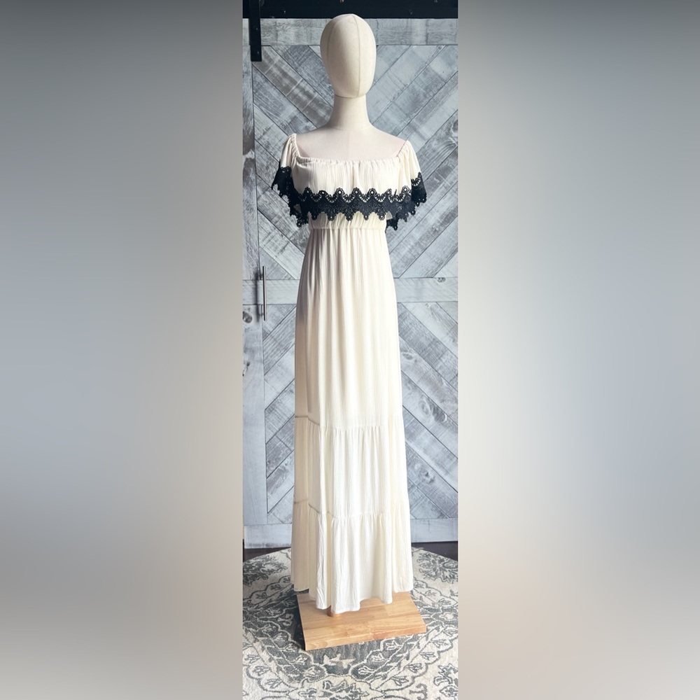 ROMEO + JULIET  COUTURE NWT  Off Shoulder Maxi Dress - Picture 6 of 12